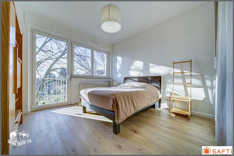 Appartement - 145 m² - 6 pièces