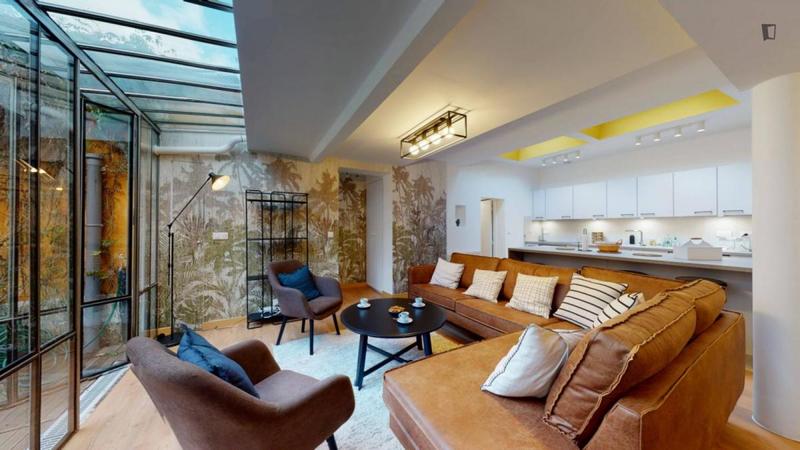 Chambre - 11 m² - 14 pièces