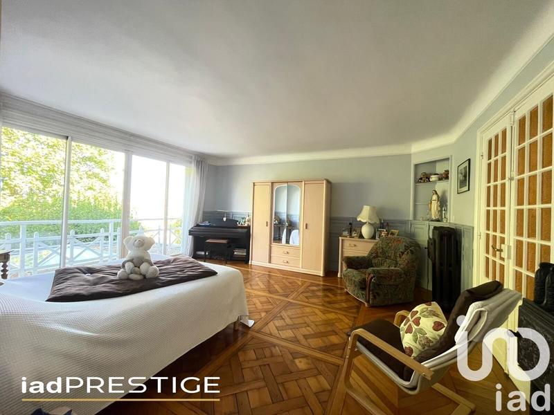 Maison - 300 m² - 12 pièces