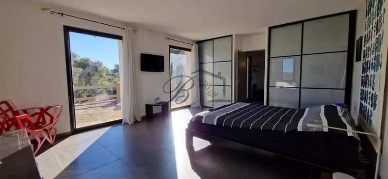 Villa - 250 m² - 5 pièces