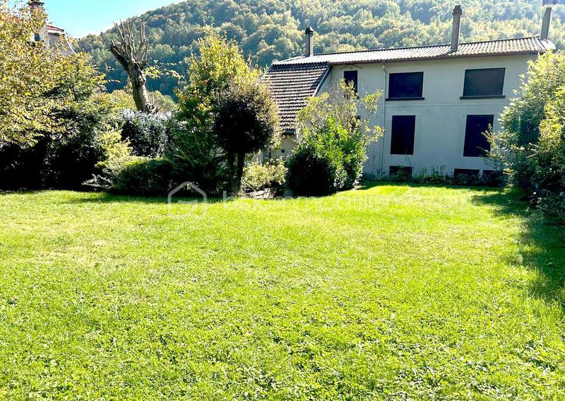 Maison traditionnelle - 320 m² - 8 pièces