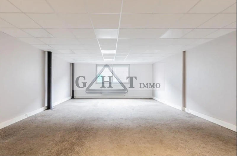 Entrepôt - 2 345 m²