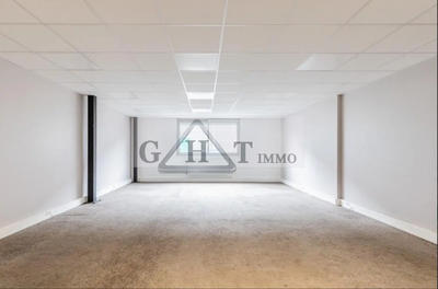 Entrepôt - 2 345 m²