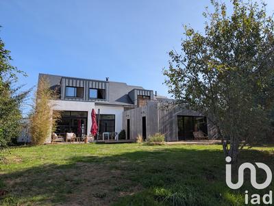 Maison - 224 m² - 8 pièces