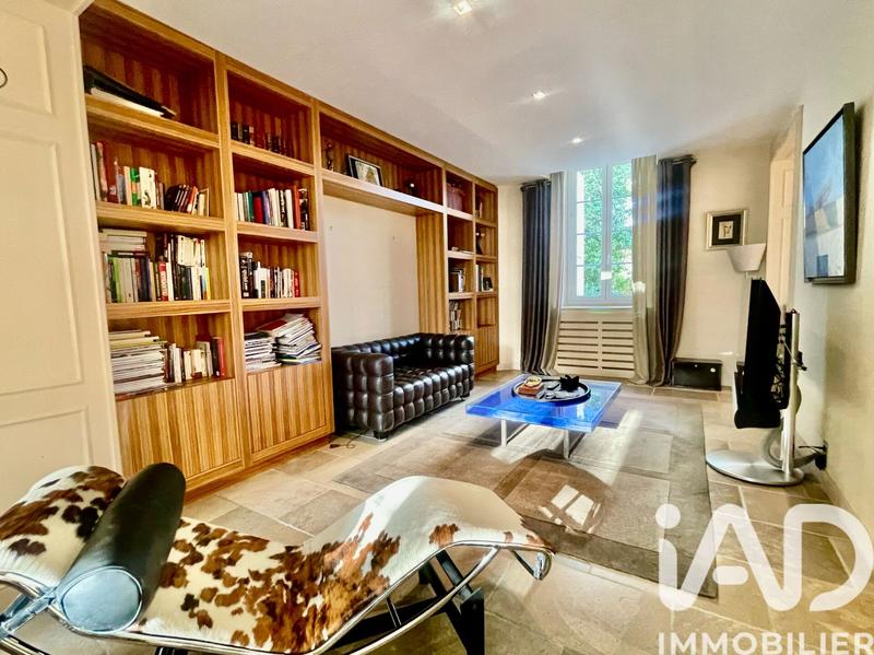 Maison - 411 m² - 11 pièces