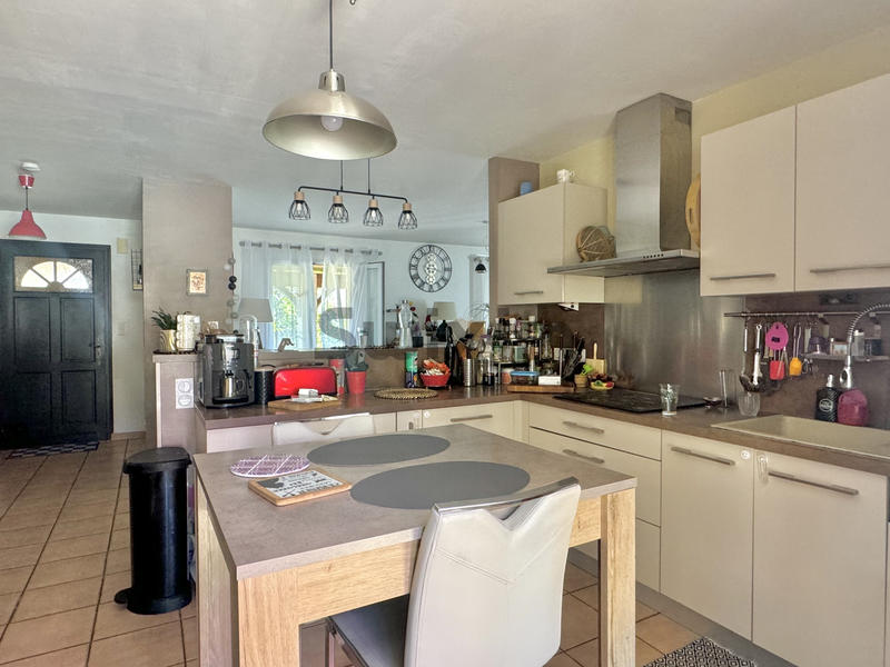 Villa - 100 m² - 5 pièces