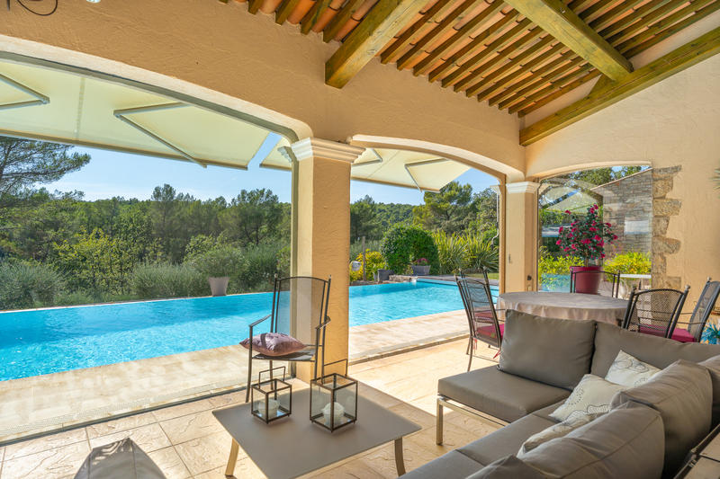 Villa - 300 m² - 8 pièces