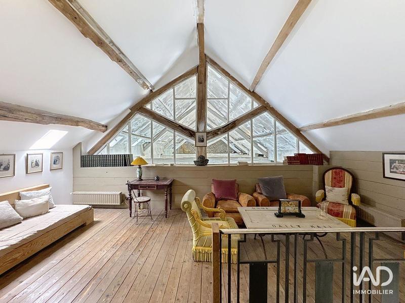 Maison - 1 044 m² - 15 pièces