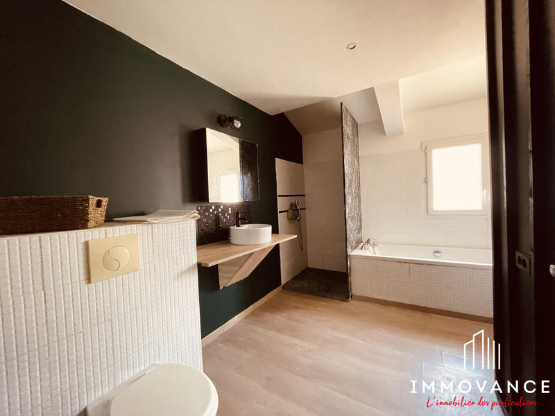 Local commercial - 704 m²