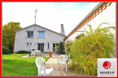 Maison - 254 m² - 12 pièces