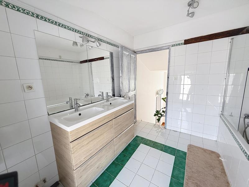 Maison - 179 m² - 5 pièces