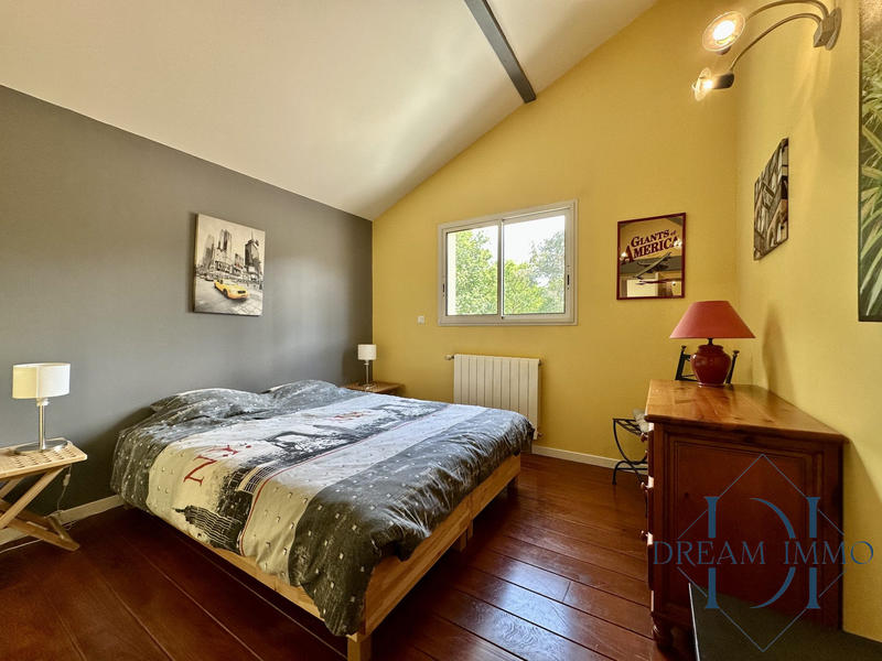 Maison contemporaine - 360 m² - 8 pièces