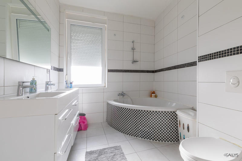 Maison - 162 m² - 9 pièces