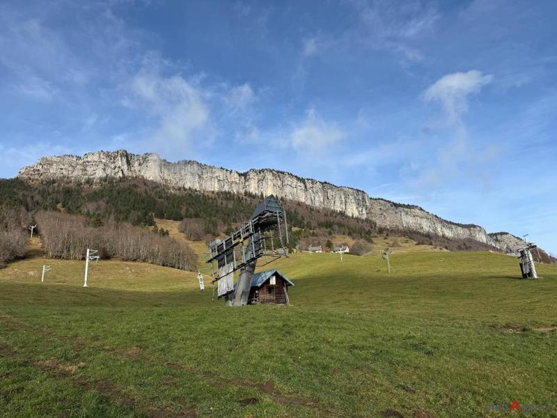 Terrain constructible - 2 000 m²