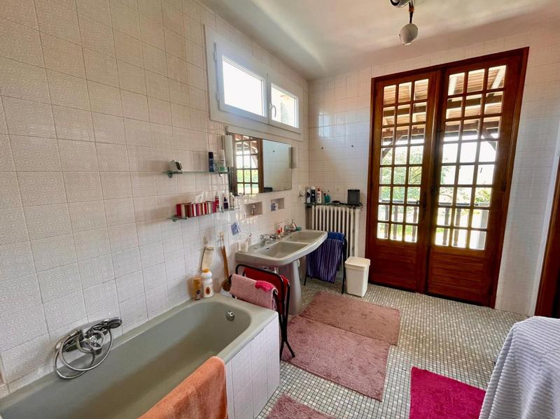 Maison - 388 m² - 10 pièces