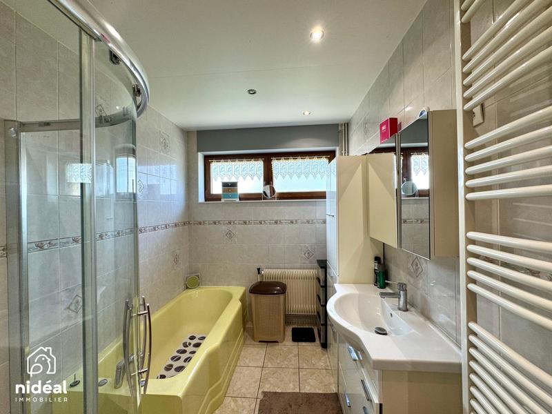 Maison - 185 m² - 8 pièces