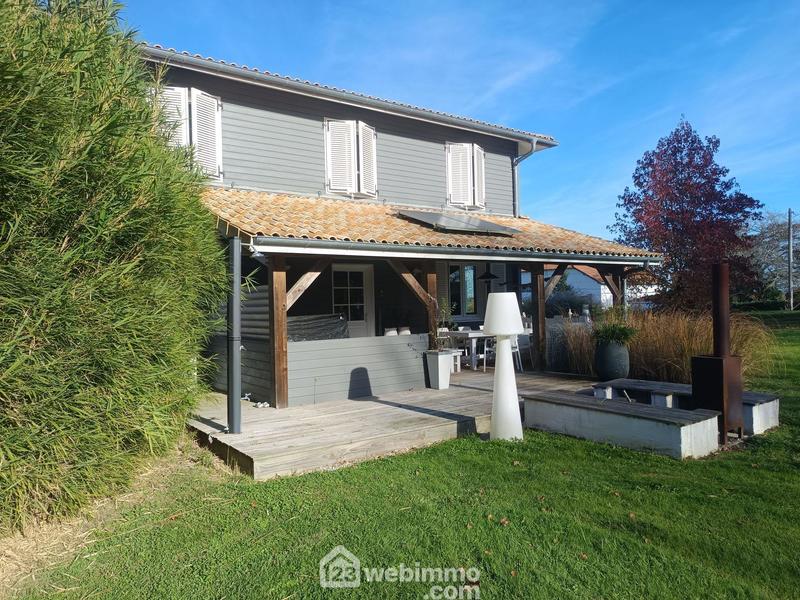 Maison - 737 m² - 20 pièces