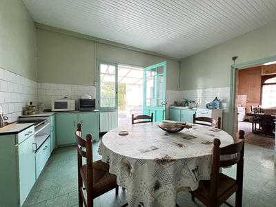 Maison - 225 m² - 9 pièces