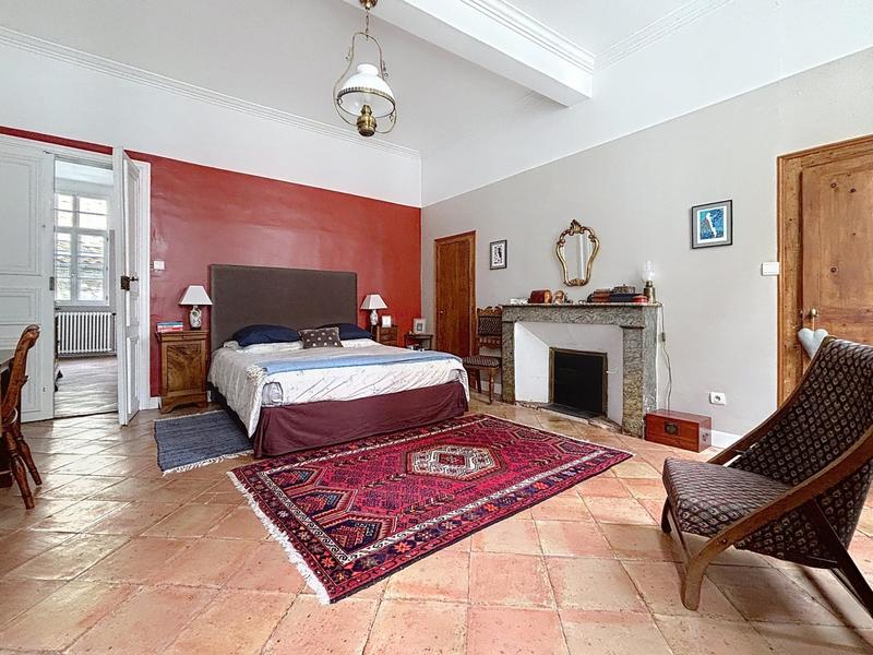 Maison - 265 m² - 10 pièces