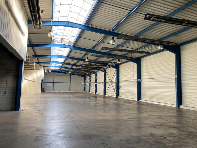 Local d'activité / Entrepôt - 3 200 m²