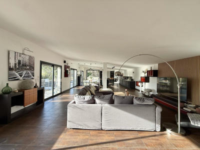 Appartement - 233 m² - 7 pièces