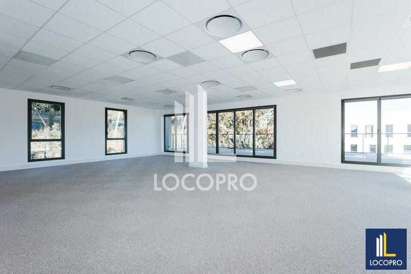 Bureau - 2 728 m²