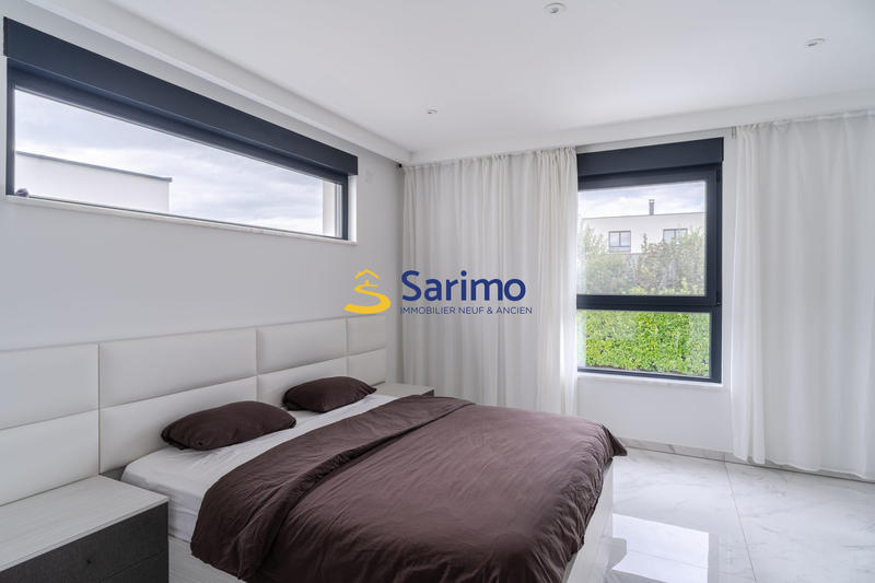 Maison contemporaine - 250 m² - 7 pièces