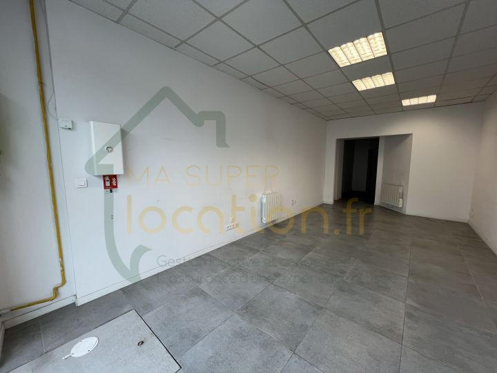 Local commercial - 54 m² - 1 pièce