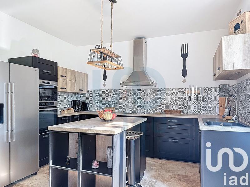 Maison - 250 m² - 6 pièces