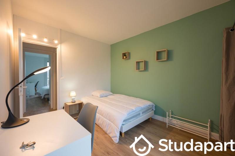 Chambre - 10 m² - 1 pièce