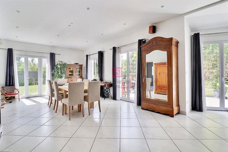 Maison - 250 m² - 10 pièces