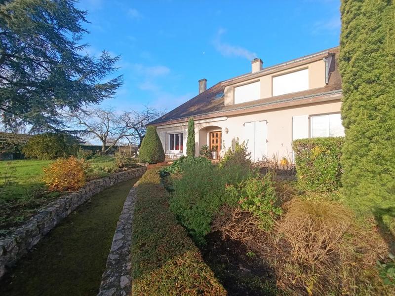 Maison - 261 m² - 11 pièces