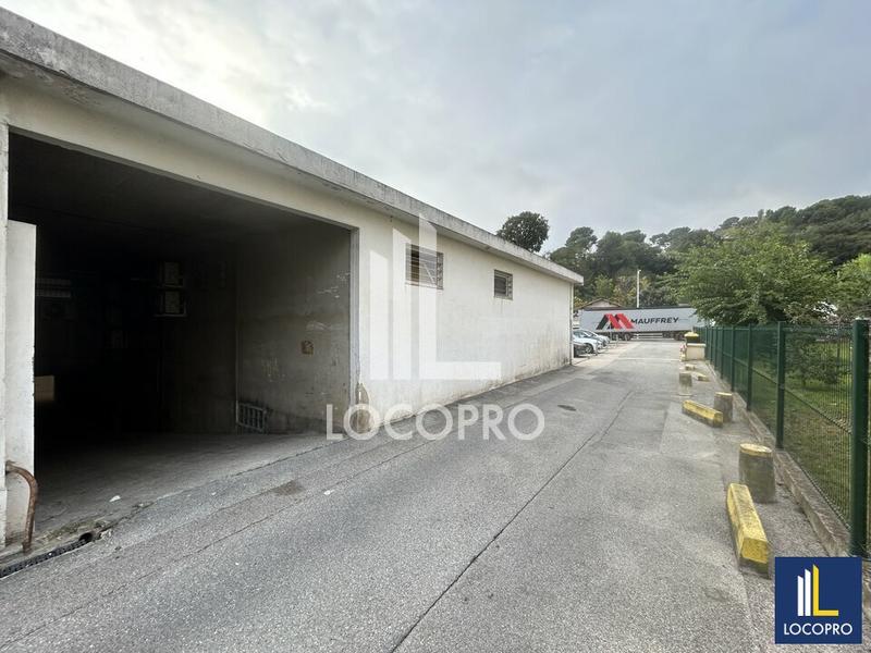 Local d'activité / Entrepôt - 210 m²