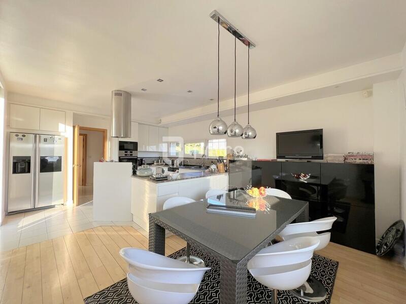 Propriété - 540 m² - 10 pièces