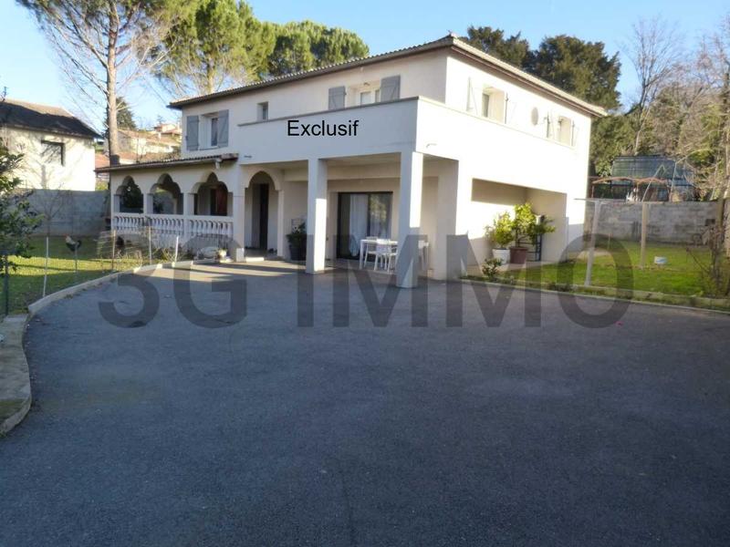 Maison - 180 m² - 7 pièces