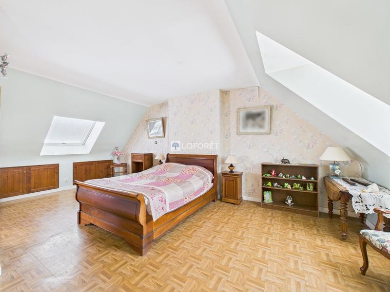 Maison traditionnelle - 215 m² - 9 pièces