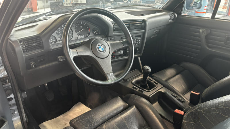 Bmw Série 3 325 I E30 Cabriolet Boite Meca 6 Cylindres
