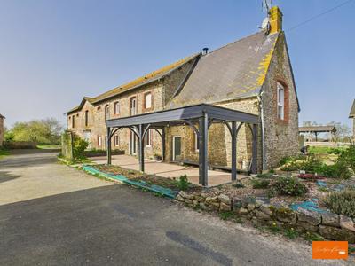 Maison - 240 m² - 8 pièces