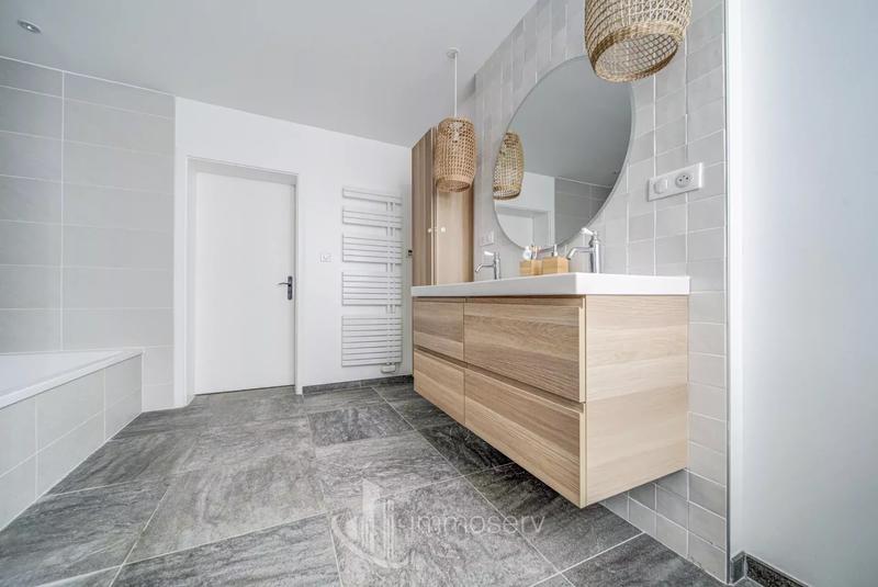 Appartement - 126 m² - 5 pièces