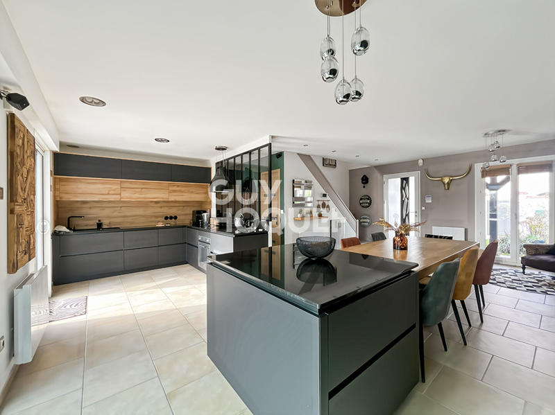 Maison - 149 m² - 6 pièces