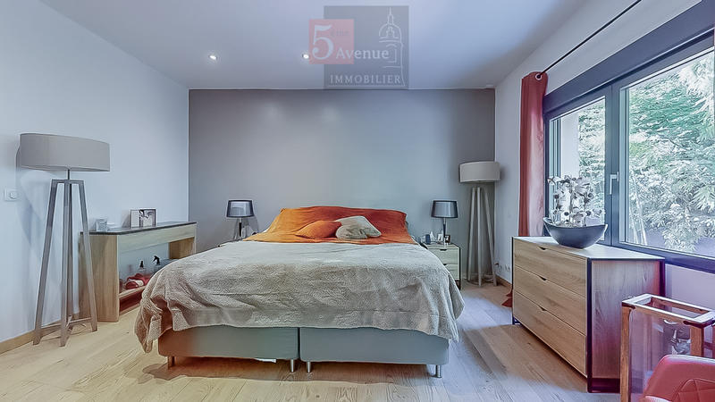 Maison - 260 m² - 7 pièces