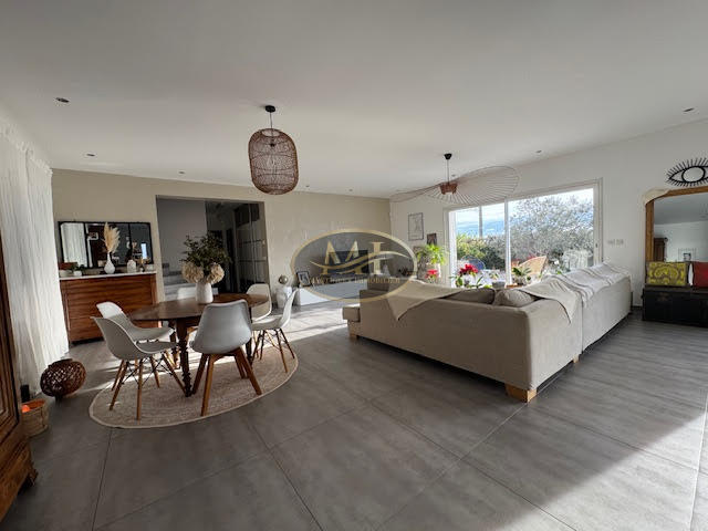 Maison - 176 m² - 5 pièces