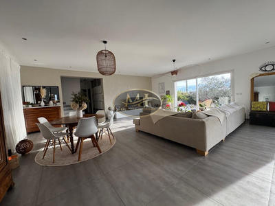 Maison - 176 m² - 5 pièces