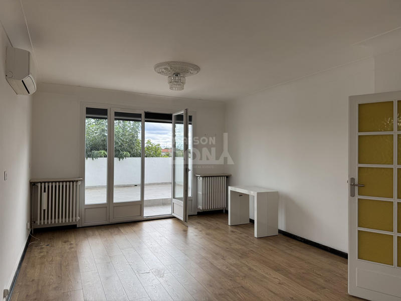 Maison - 242 m² - 8 pièces