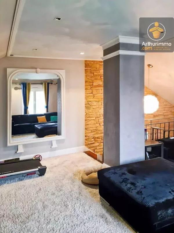 Maison - 230 m² - 7 pièces