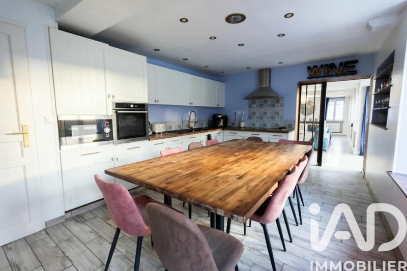 Maison - 210 m² - 9 pièces