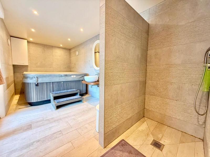 Maison - 186 m² - 7 pièces