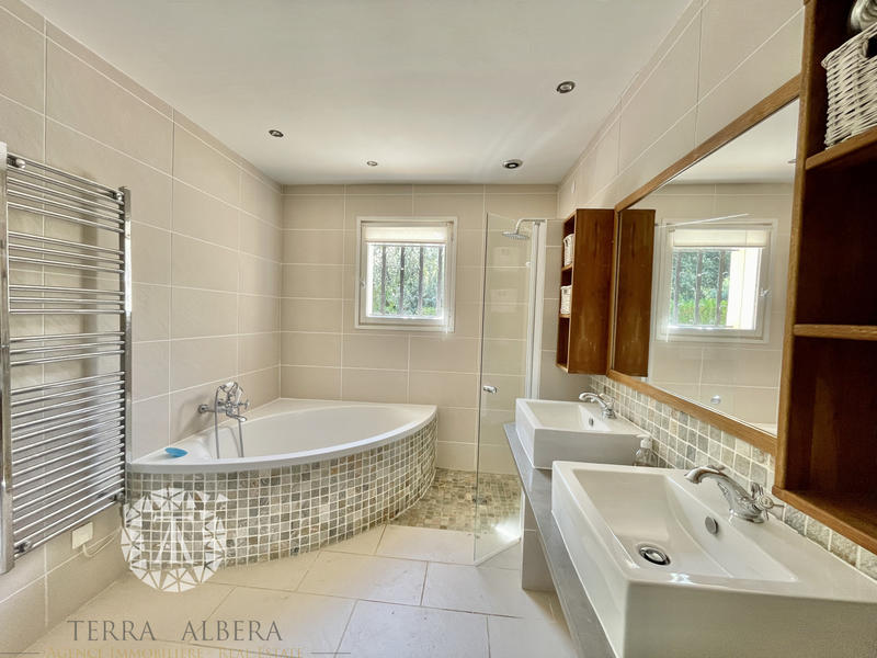 Villa - 192 m² - 6 pièces