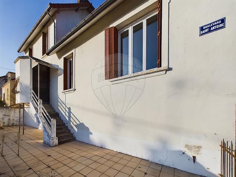 Maison - 220 m² - 6 pièces