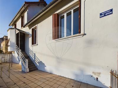 Maison - 220 m² - 6 pièces